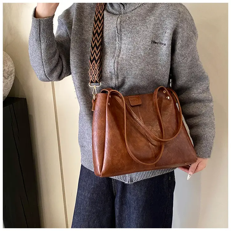 Brown Leather Crossbody Bag for Women 2025 — feature 9