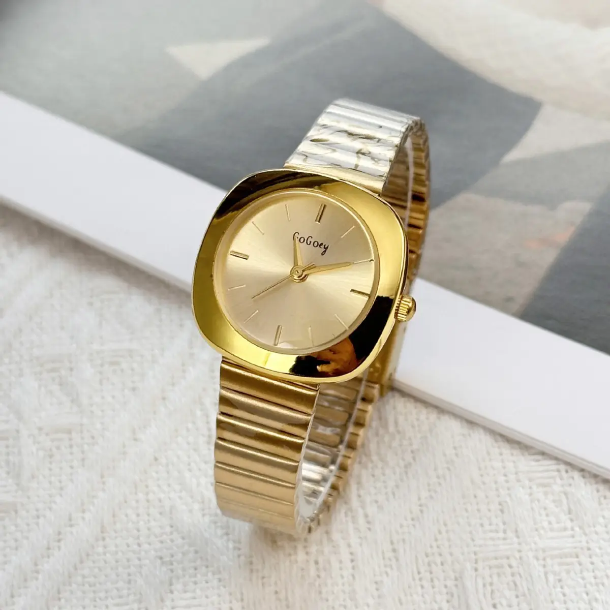 Ladies Quartz Watches Gold Steel Bands Simple Design - Image 8