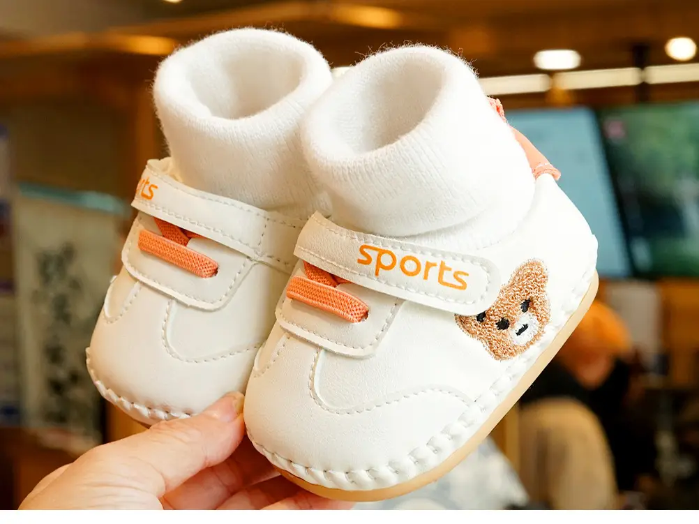 Cute Bear Embroidered Baby Shoes White Spring Autumn 0-1 Yrs — feature 4