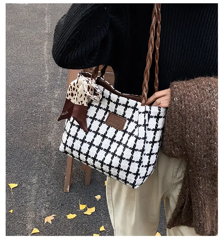 Large Capacity Plaid Shoulder Bag for Women — feature 2