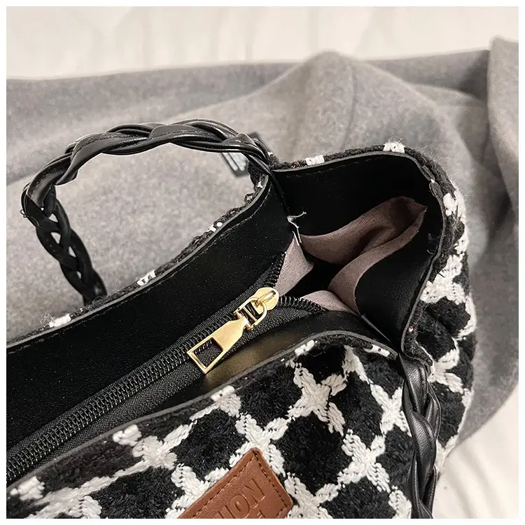 Large Capacity Plaid Shoulder Bag for Women — feature 44