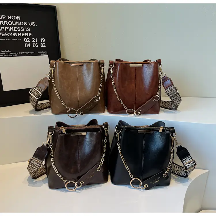 Brown Leather Shoulder Bag with Gold Chain & Ring Design — feature 1