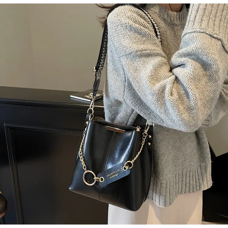 Brown Leather Shoulder Bag with Gold Chain & Ring Design — feature 21
