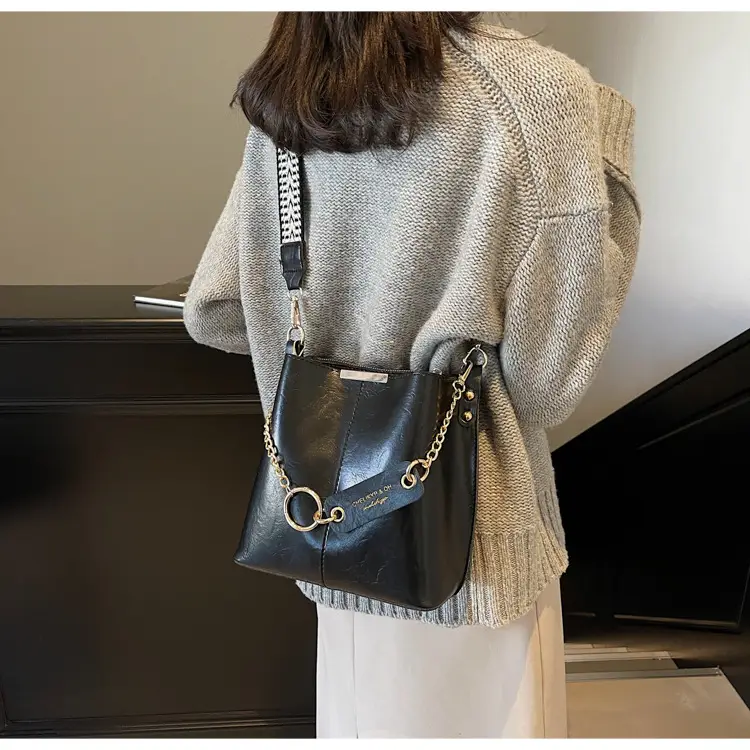 Brown Leather Shoulder Bag with Gold Chain & Ring Design — feature 22