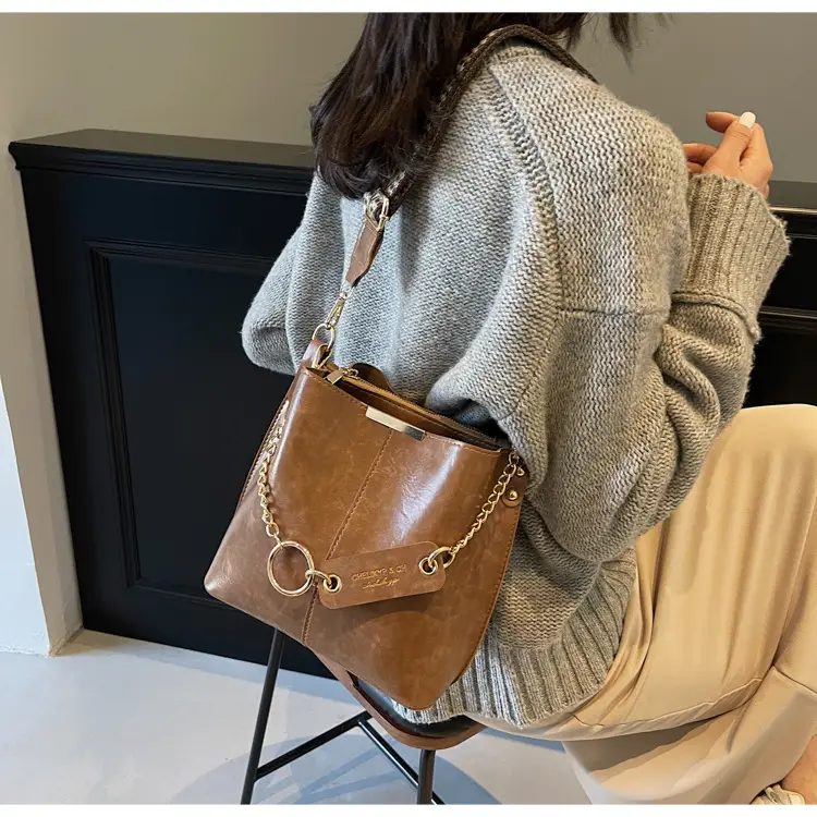 Brown Leather Shoulder Bag with Gold Chain & Ring Design — feature 23