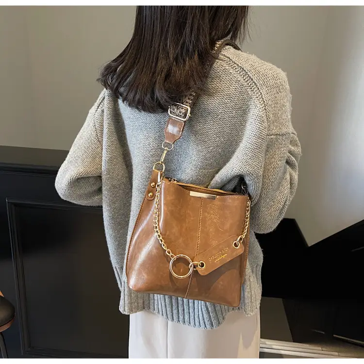 Brown Leather Shoulder Bag with Gold Chain & Ring Design — feature 24
