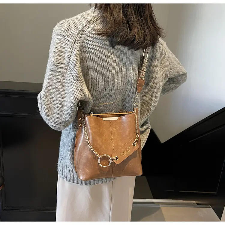 Brown Leather Shoulder Bag with Gold Chain & Ring Design — feature 25
