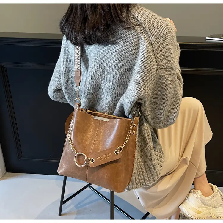 Brown Leather Shoulder Bag with Gold Chain & Ring Design — feature 26