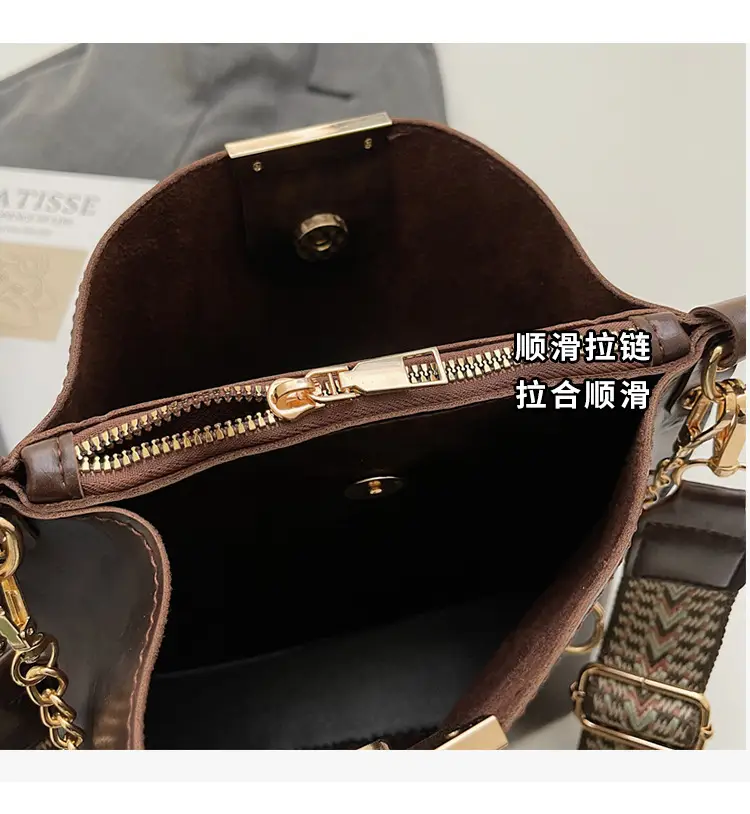 Brown Leather Shoulder Bag with Gold Chain & Ring Design — feature 4