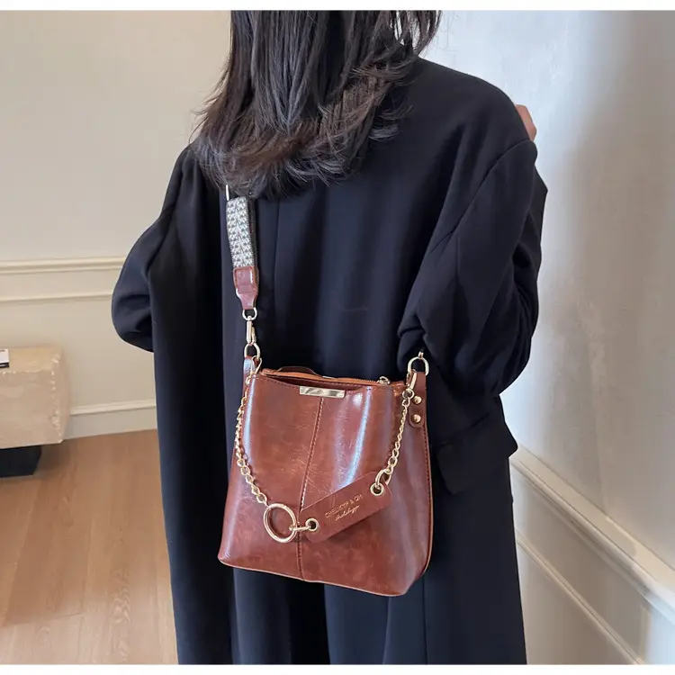 Brown Leather Shoulder Bag with Gold Chain & Ring Design — feature 9