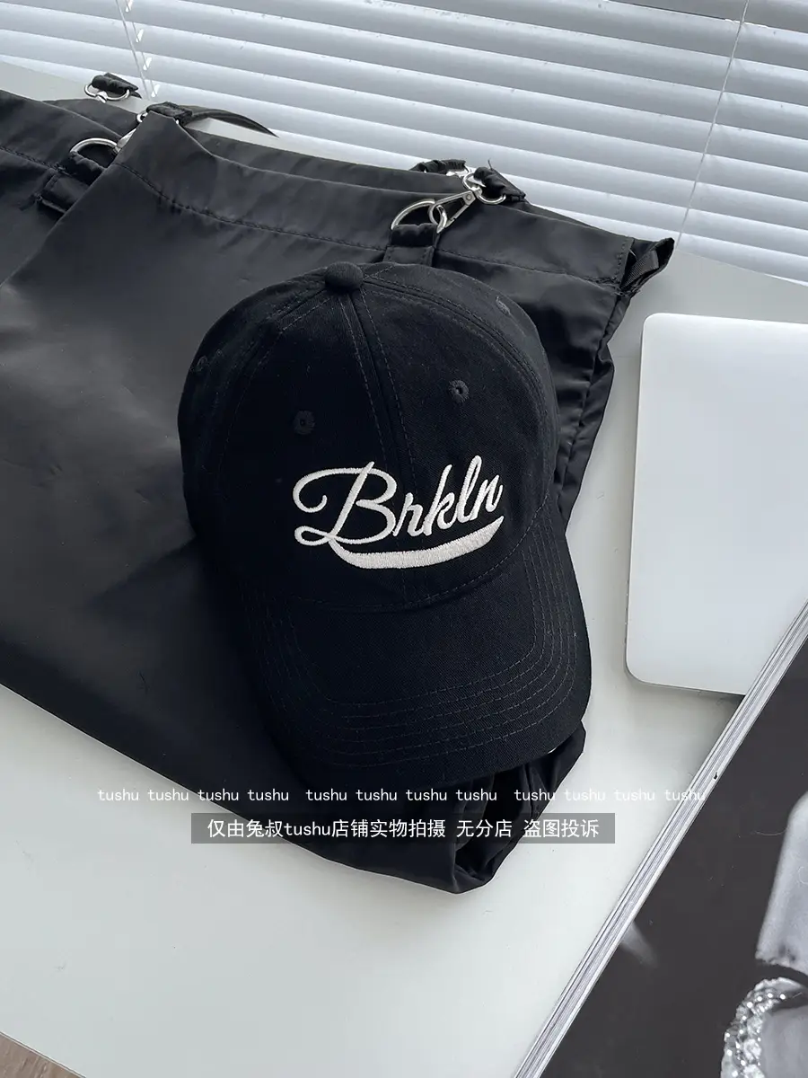American Retro Duck Tine Hat with "Briola" Embroidery