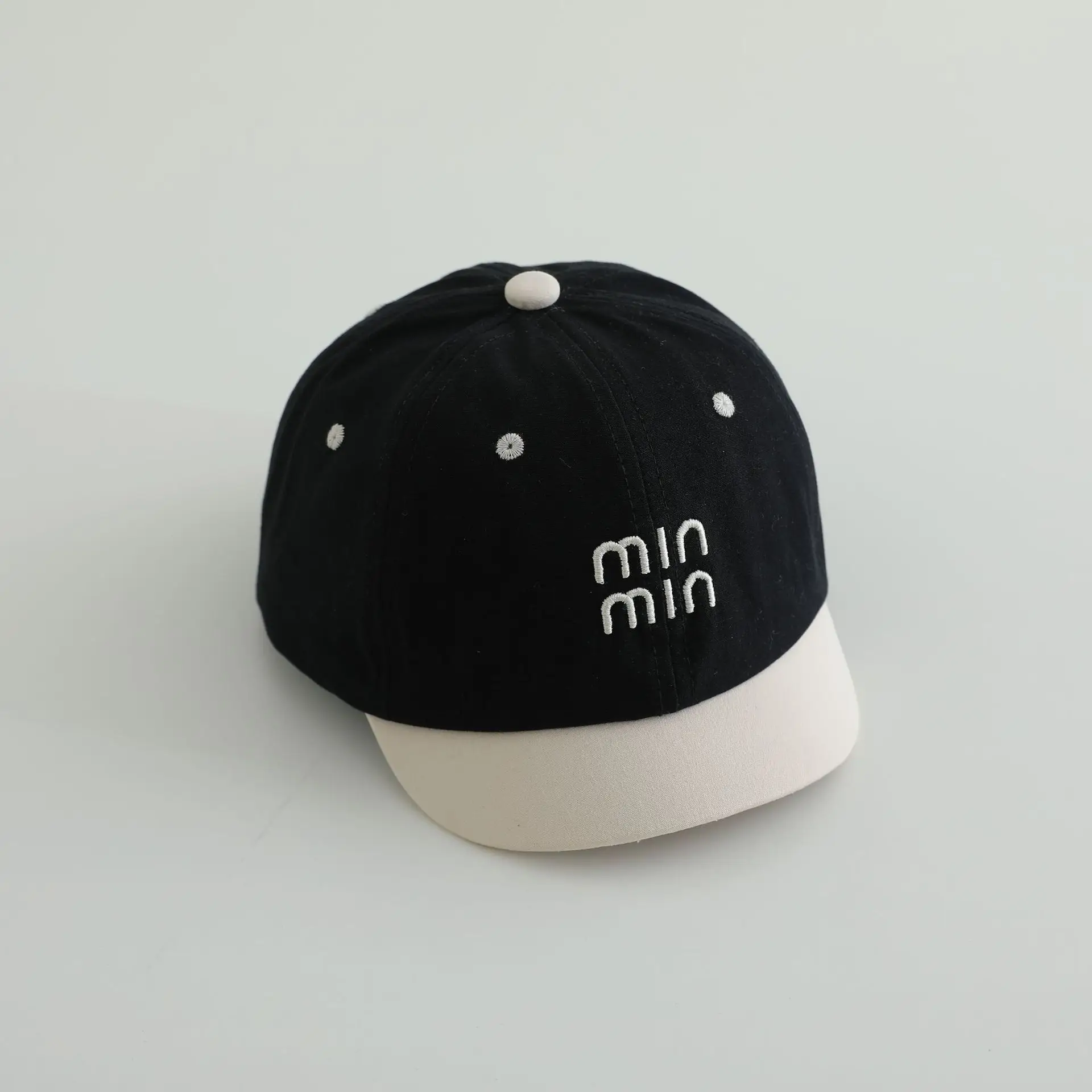 Minmin Baseball Cap Black White Red Brown β feature 10