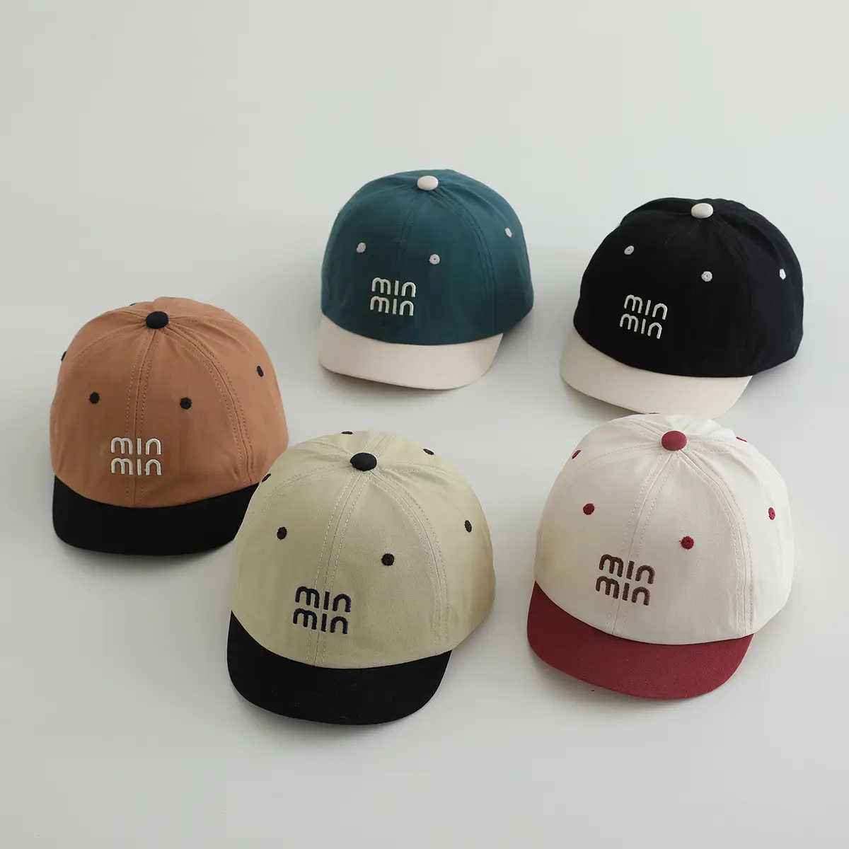Minmin Baseball Cap Black White Red Brown β feature 2