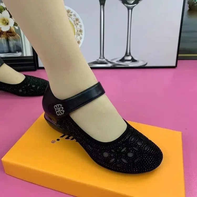 Hollow Breathable Single-layer Shoes Soft Sole Soft Surface Women's Shoes 2025 Summer Velcro Low Heeled Hole Shoes Women's Mother Sandals