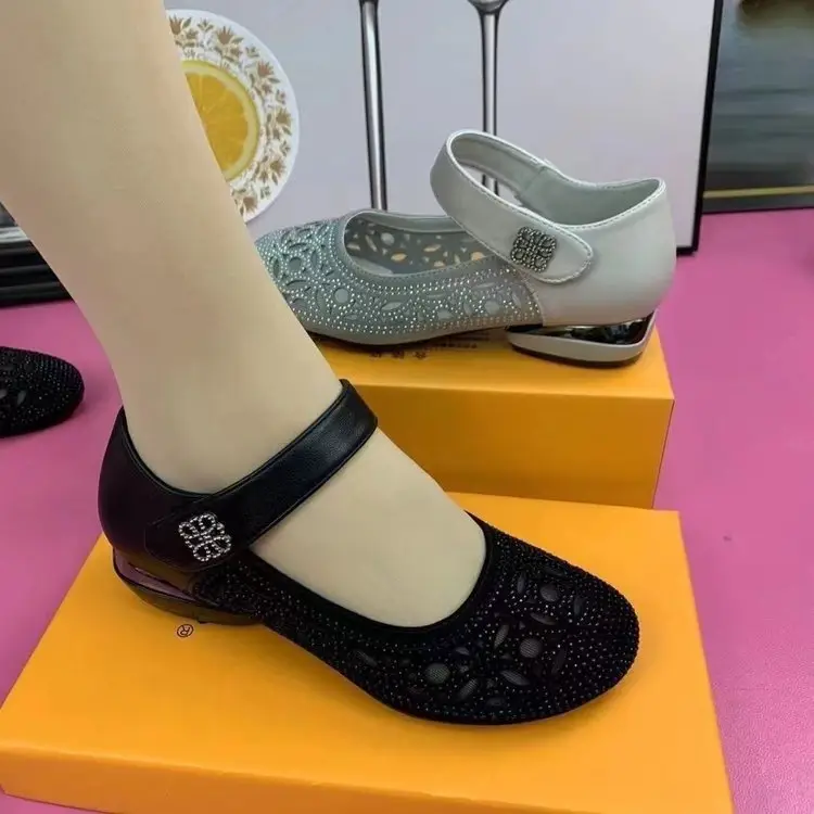 Hollow Breathable Single-layer Shoes Soft Sole Soft Surface Women's Shoes 2025 Summer Velcro Low Heeled Hole Shoes Women's Mother Sandals — feature 1