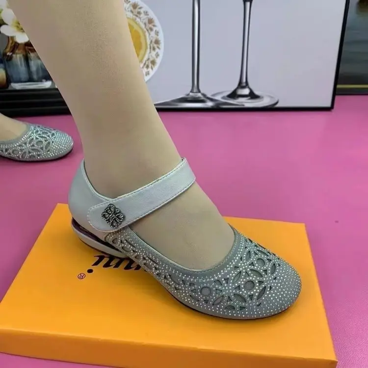 Hollow Breathable Single-layer Shoes Soft Sole Soft Surface Women's Shoes 2025 Summer Velcro Low Heeled Hole Shoes Women's Mother Sandals — feature 4
