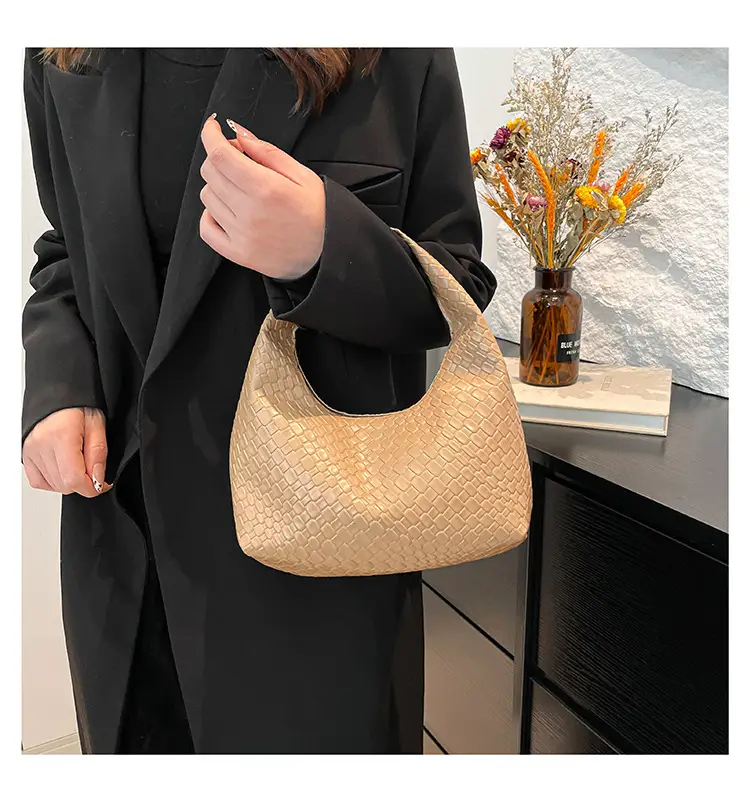Maroon Woven Women's Shoulder Bag 2025 Casual Commuter — feature 10