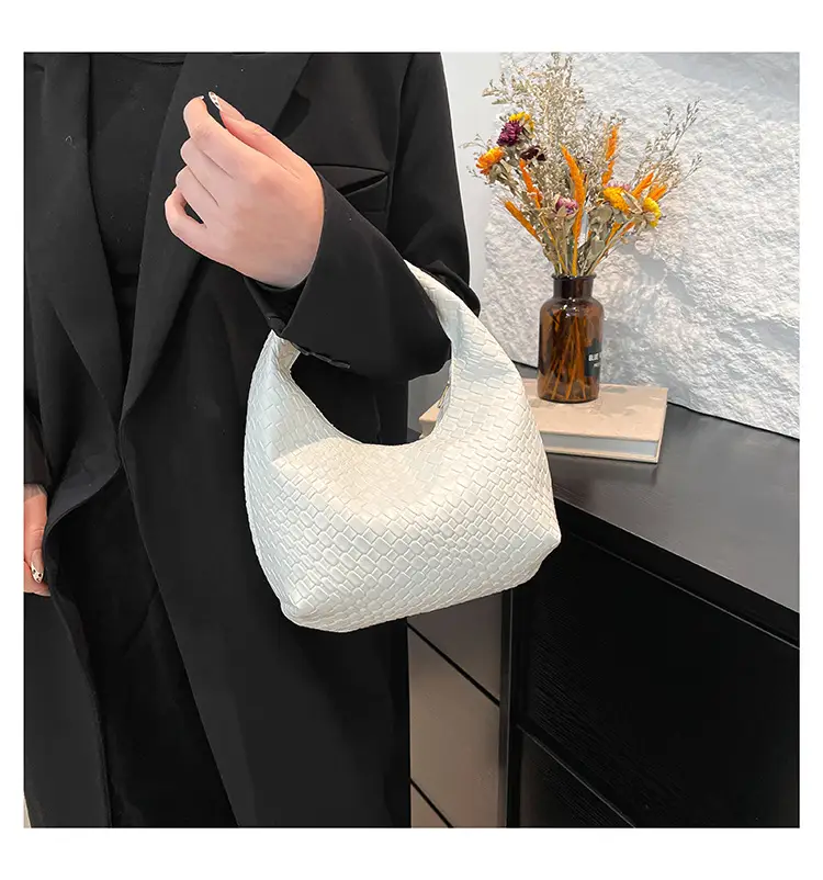 Maroon Woven Women's Shoulder Bag 2025 Casual Commuter — feature 11