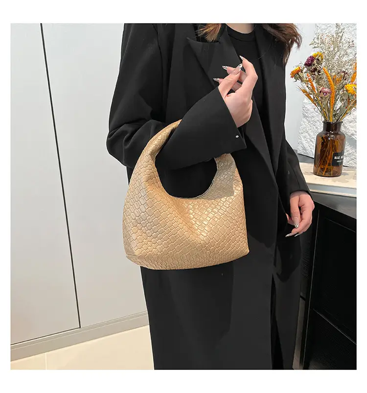 Maroon Woven Women's Shoulder Bag 2025 Casual Commuter — feature 9