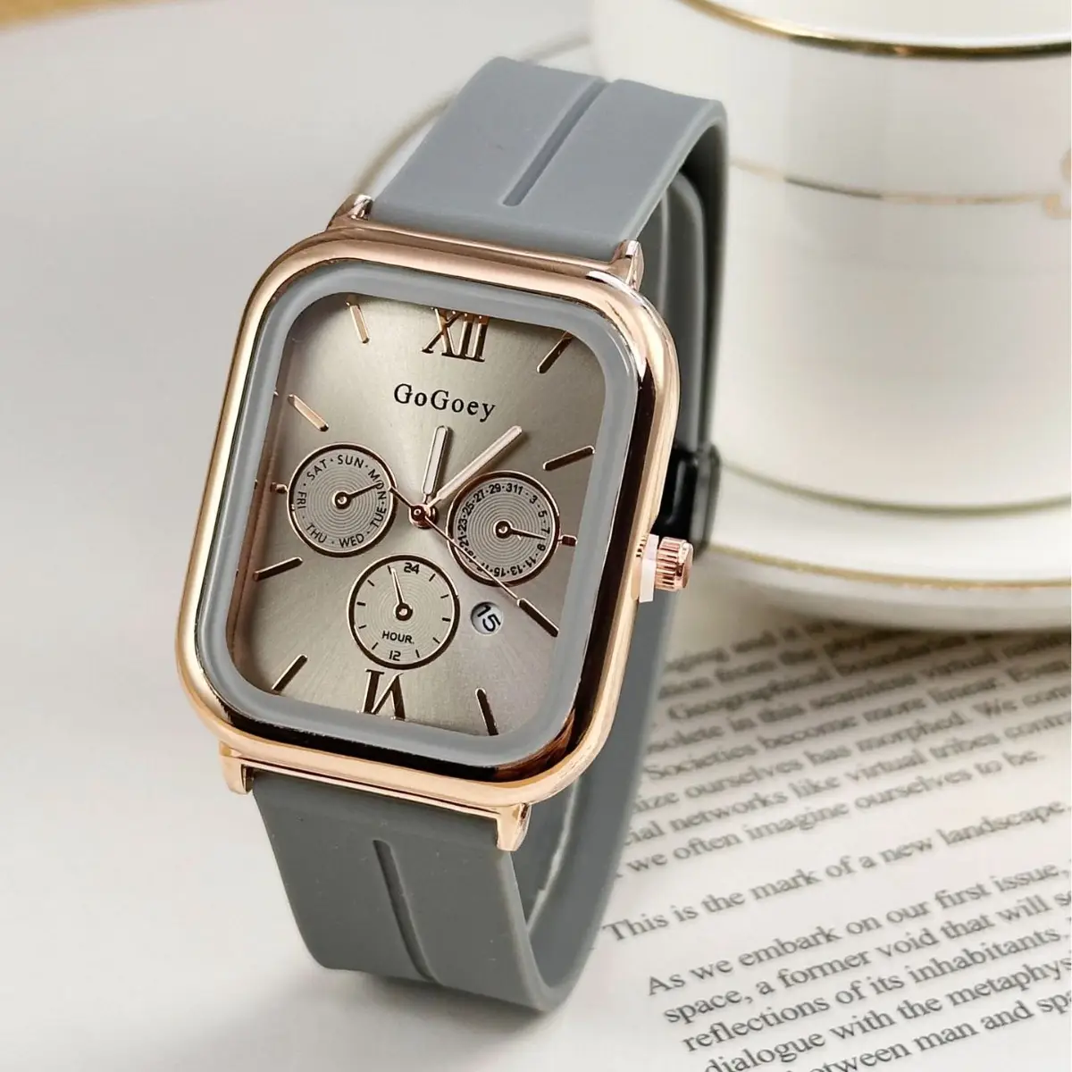 Retro Women's Calendar Watch Black Silicone Analog Display