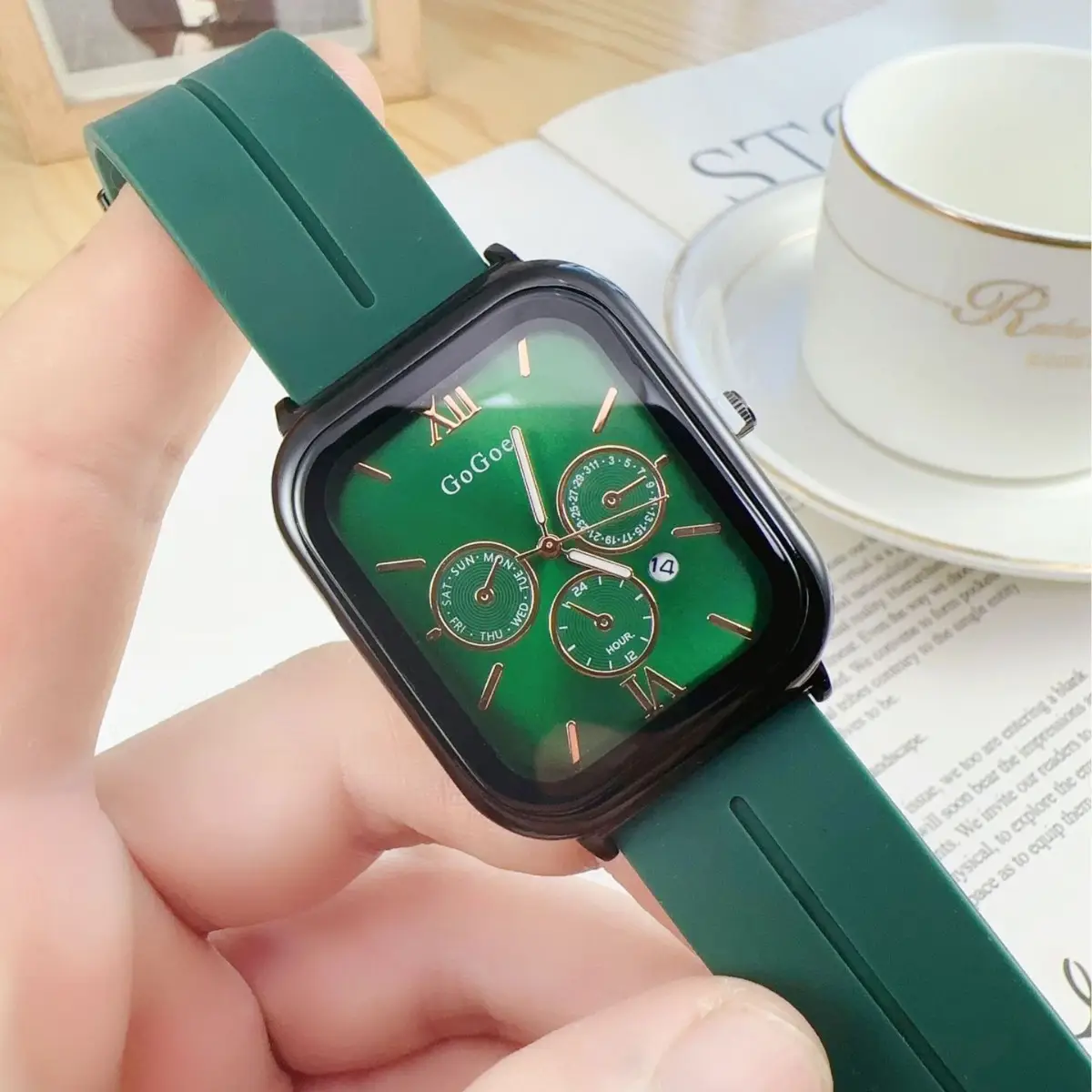 Retro Women's Calendar Watch Black Silicone Analog Display