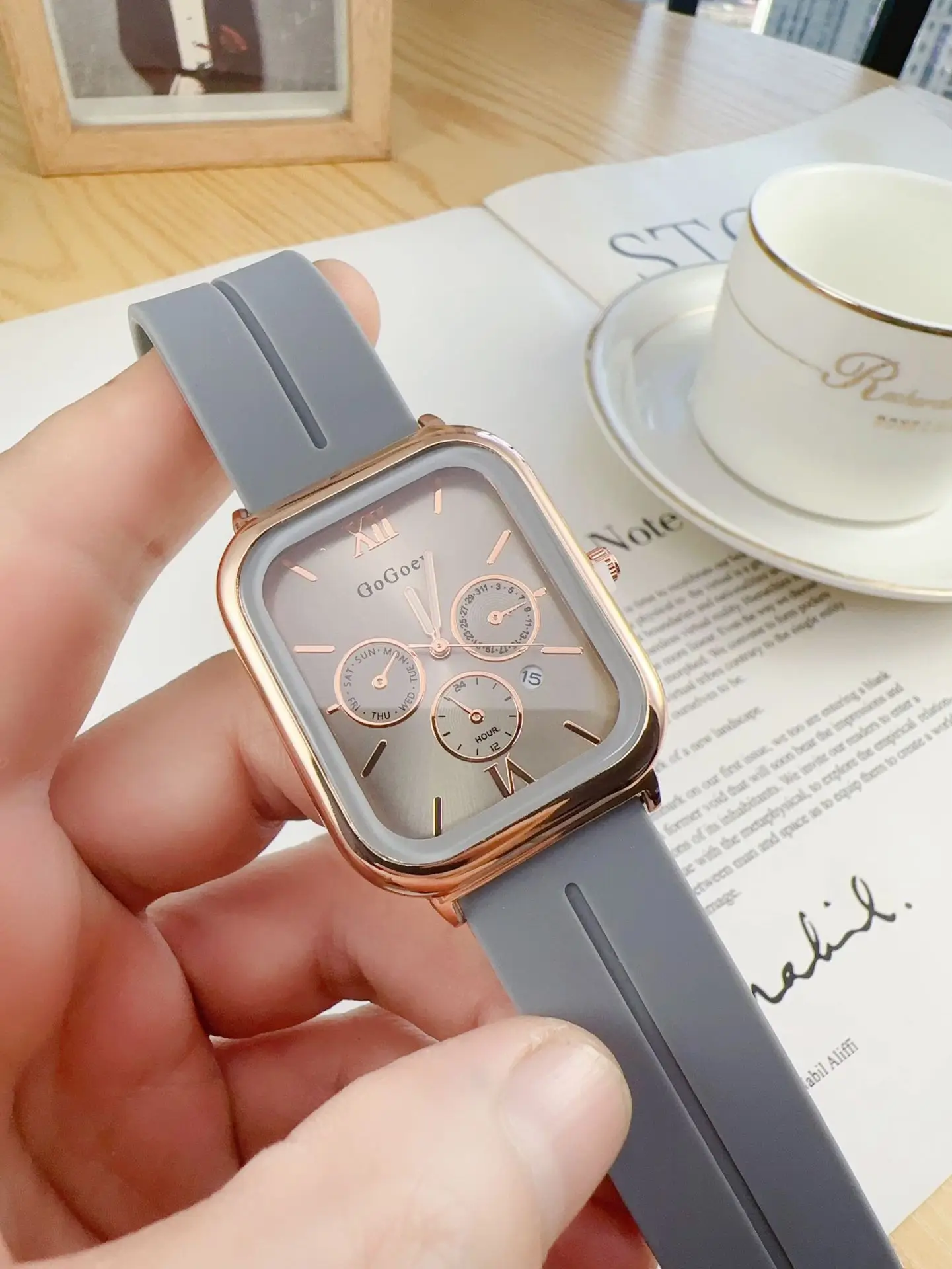 Retro Women's Calendar Watch Black Silicone Analog Display