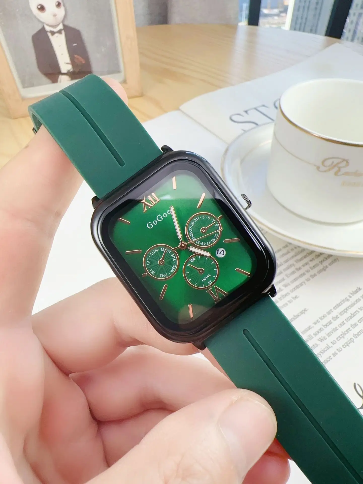 Retro Women's Calendar Watch Black Silicone Analog Display