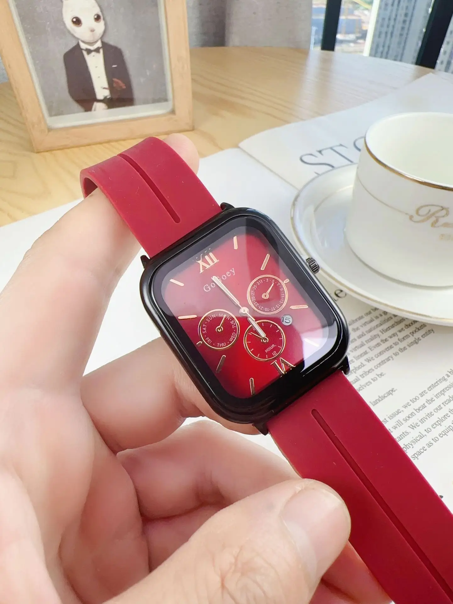 Retro Women's Calendar Watch Black Silicone Analog Display