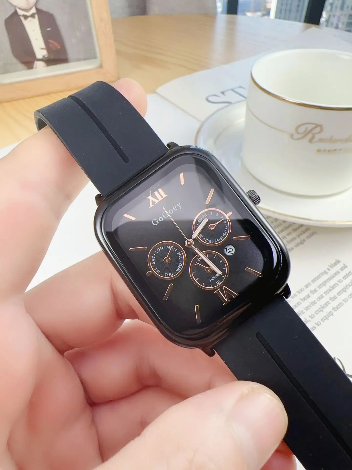Retro Women's Calendar Watch Black Silicone Analog Display