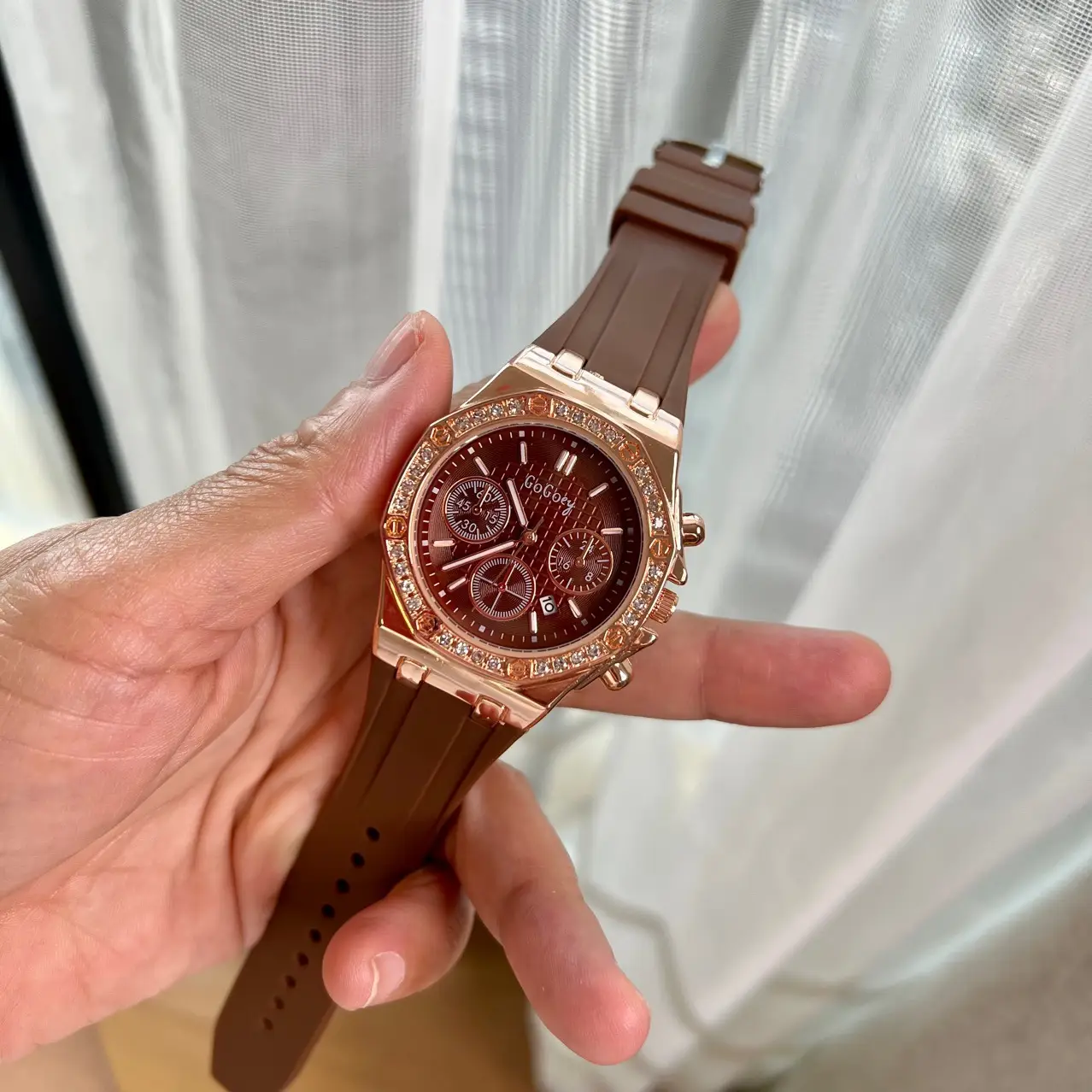 Gorgeous Women's Quartz Watch with Brown Silicone Strap