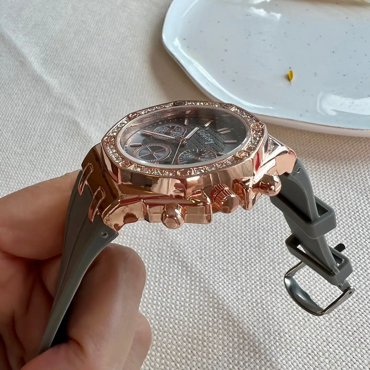 Gorgeous Women's Quartz Watch with Brown Silicone Strap