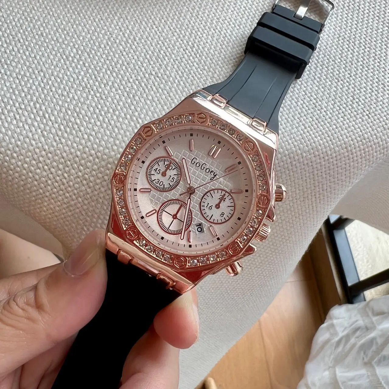Gorgeous Women's Quartz Watch with Brown Silicone Strap — feature 11