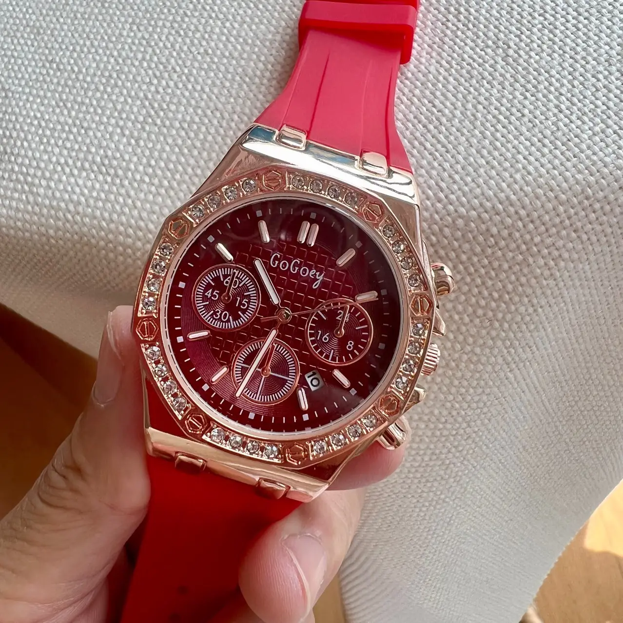 Gorgeous Women's Quartz Watch with Brown Silicone Strap — feature 7