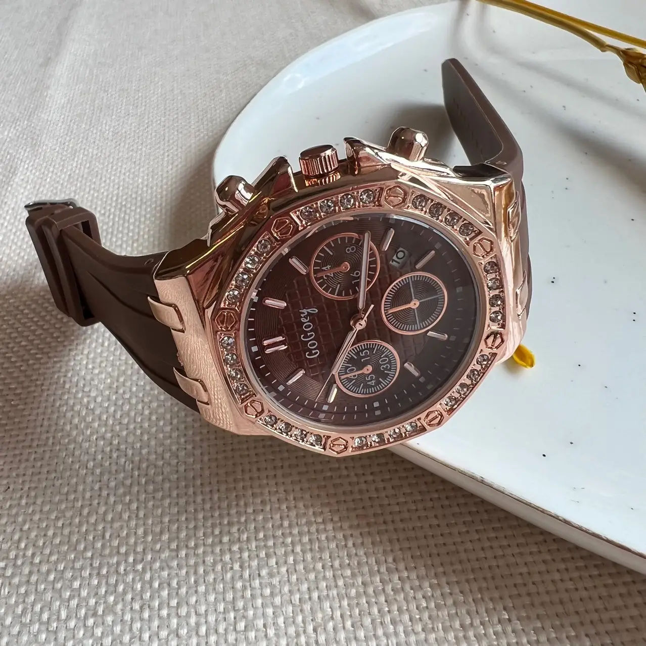 Gorgeous Women's Quartz Watch with Brown Silicone Strap