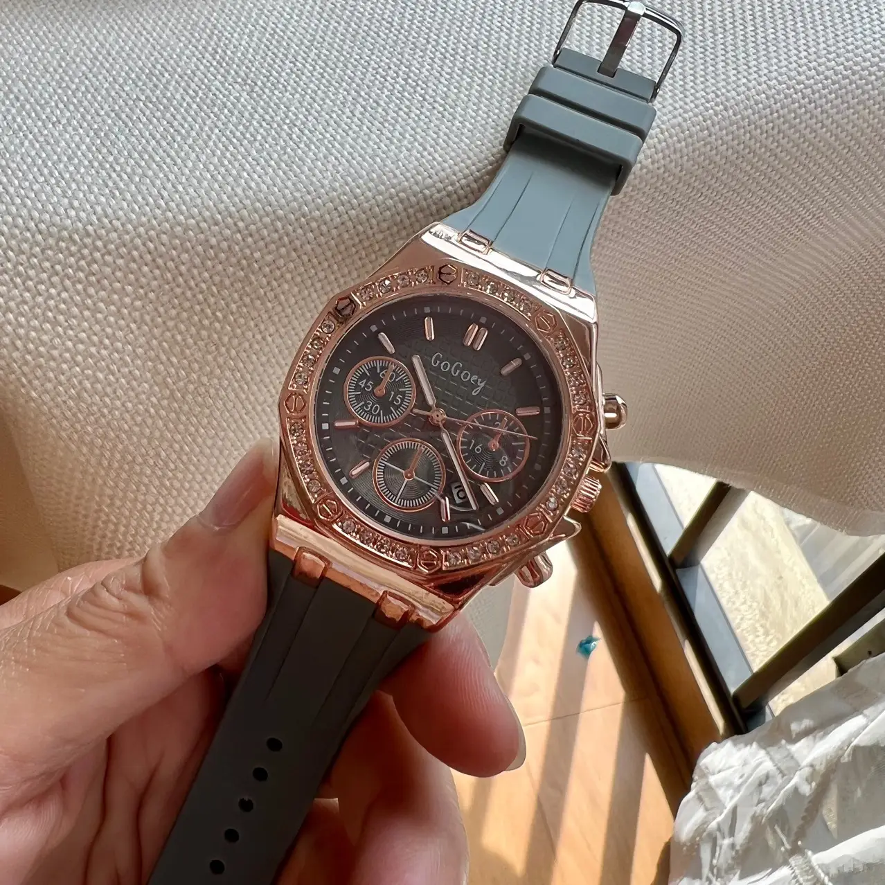 Gorgeous Women's Quartz Watch with Brown Silicone Strap