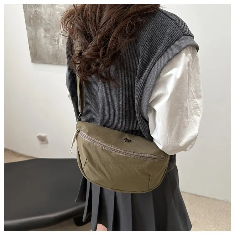Light Portable Crossbody Bag Women 2025 New — feature 13