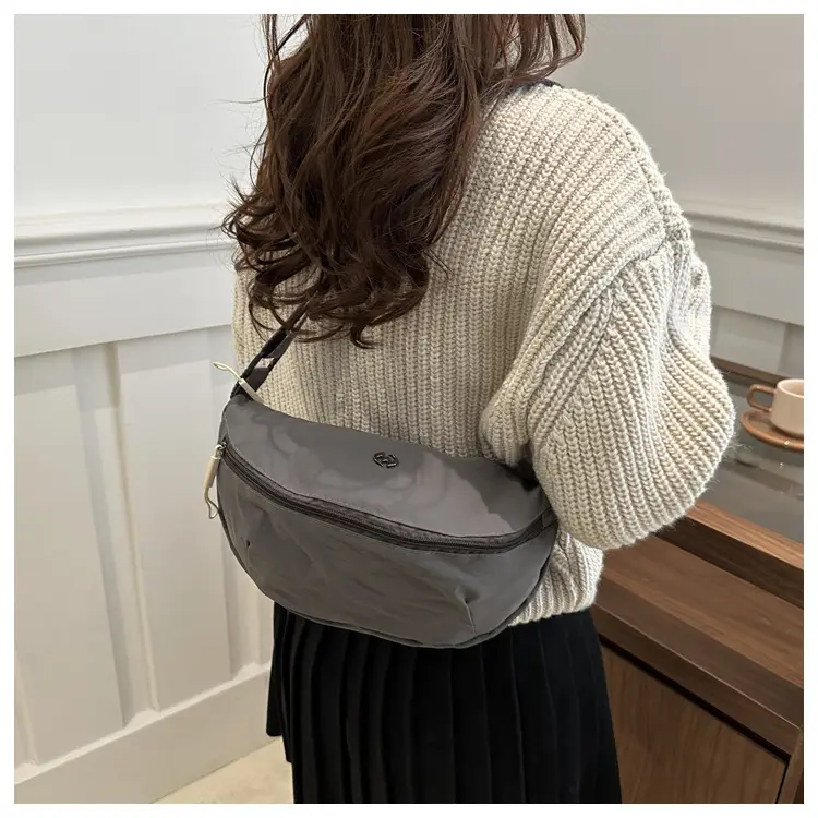 Light Portable Crossbody Bag Women 2025 New — feature 14