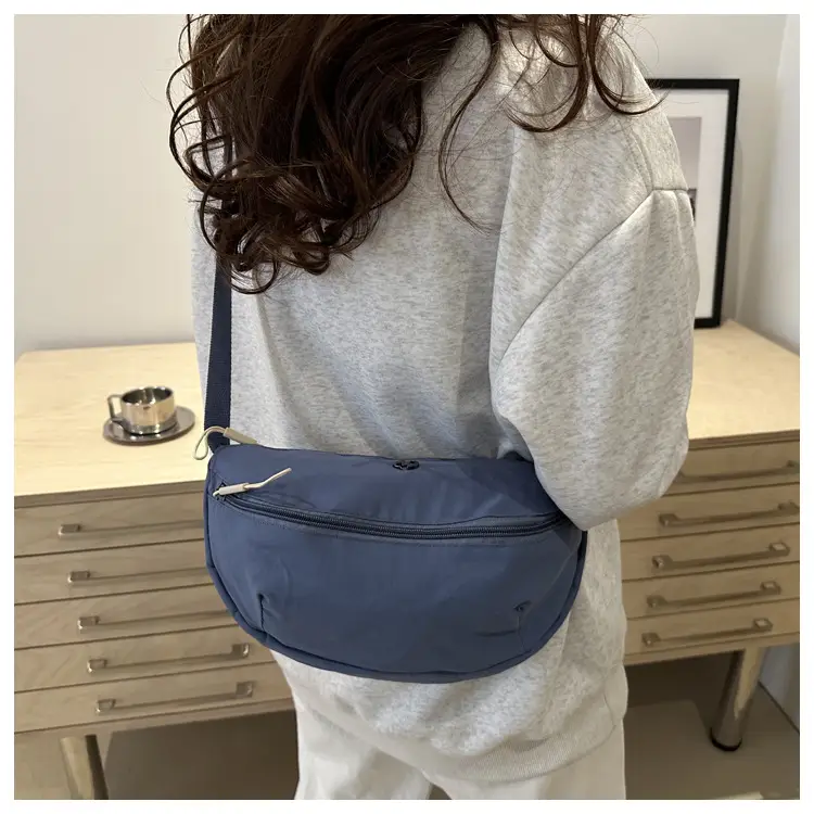 Light Portable Crossbody Bag Women 2025 New — feature 18