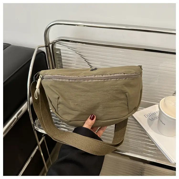 Light Portable Crossbody Bag Women 2025 New — feature 23