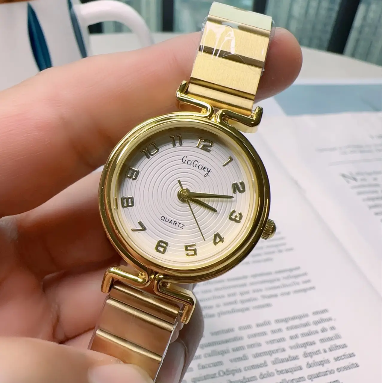 Women's Stainless Steel Digital Watch with Live Display — feature 3