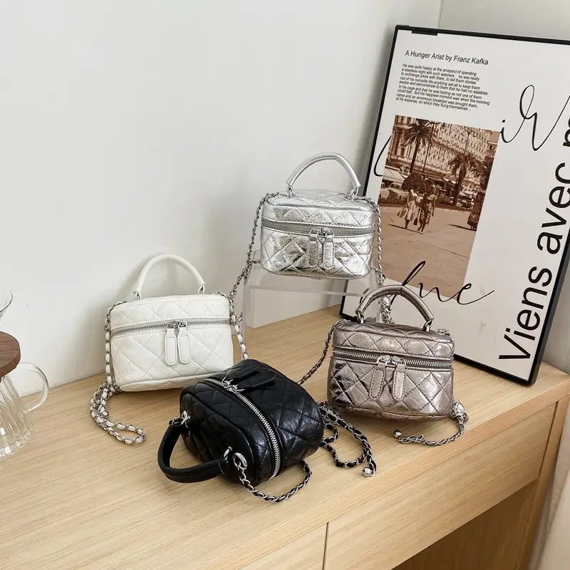 Black Rhomboid Chain Bag Women 2025 — feature 1