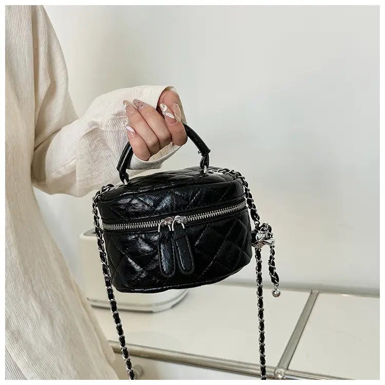 Black Rhomboid Chain Bag Women 2025 — feature 12