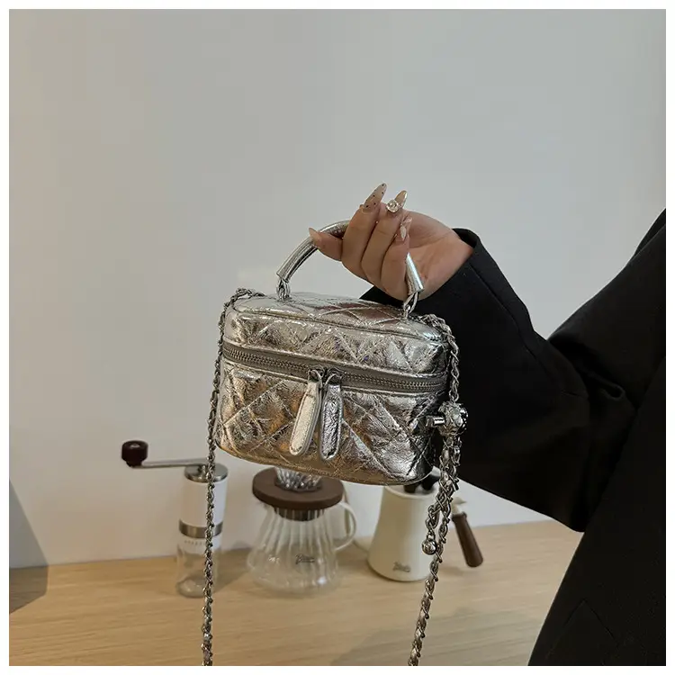 Black Rhomboid Chain Bag Women 2025 — feature 20