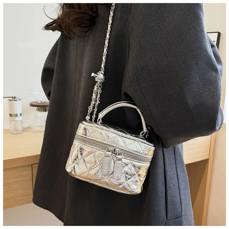 Black Rhomboid Chain Bag Women 2025 — feature 21