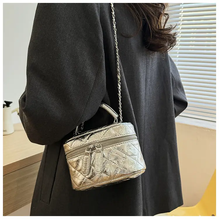 Black Rhomboid Chain Bag Women 2025 — feature 22