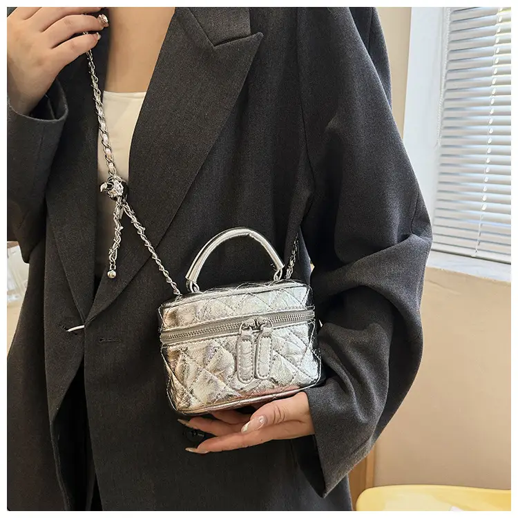Black Rhomboid Chain Bag Women 2025 — feature 23