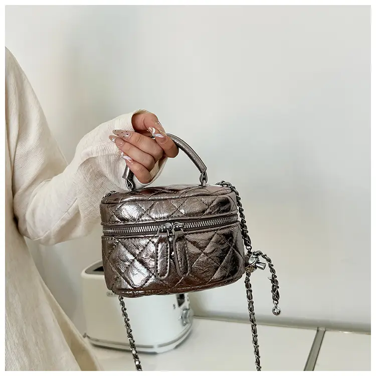 Black Rhomboid Chain Bag Women 2025 — feature 24