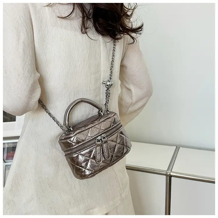 Black Rhomboid Chain Bag Women 2025 — feature 27
