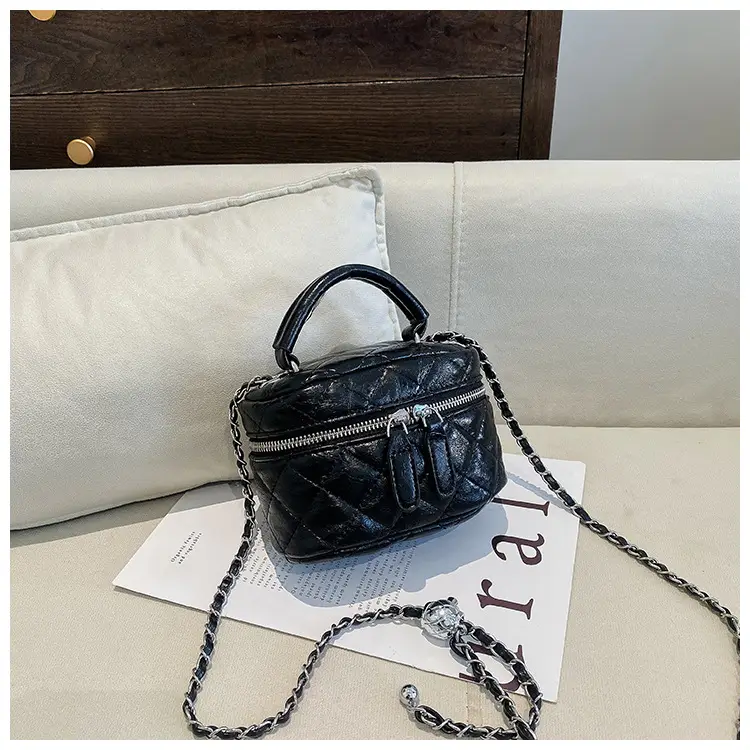 Black Rhomboid Chain Bag Women 2025 — feature 29