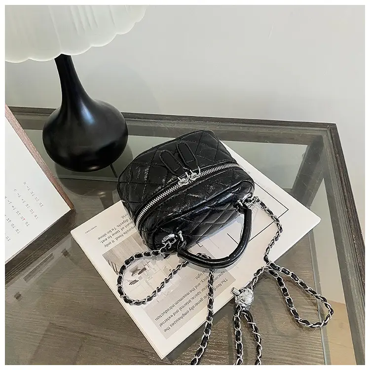 Black Rhomboid Chain Bag Women 2025 — feature 30